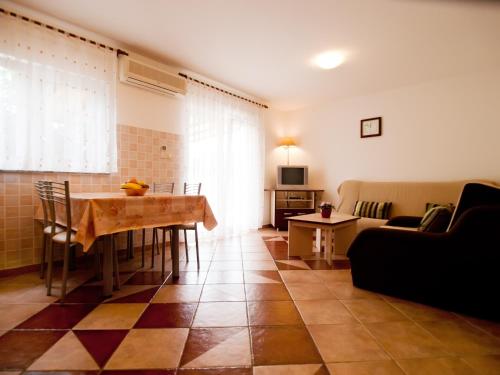 Apartments with parking space Vinkuran, Pula - 21016