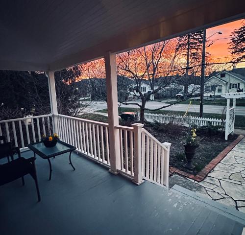 a screened porch with a view of a sunset at Heritage House Niagara in Niagara on the Lake