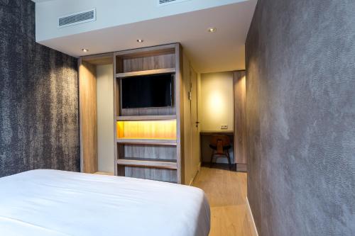 Hôtel de Lille - Saint-Germain des Prèsにあるベッド