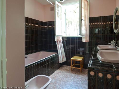 Kúpeľňa v ubytovaní Maison La Palmyre, 4 pièces, 8 personnes - FR-1-705-7