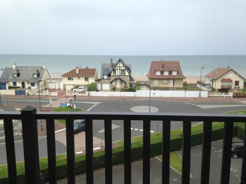 Duplex 3 pièces avec balcon à 2 pas de la plage - FR-1-712-11