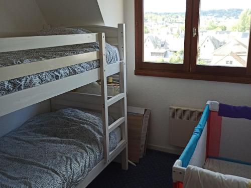 Posteľ alebo postele v izbe v ubytovaní Appartement Familial avec Balconnet, Proche Plage et Commerces - FR-1-712-41