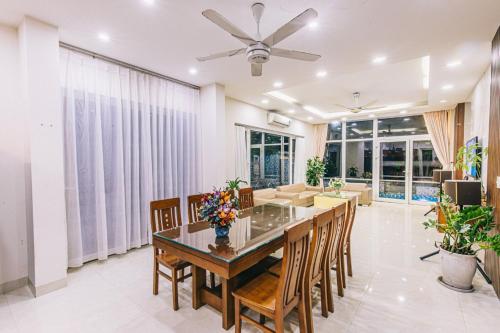 Dining area sa villa