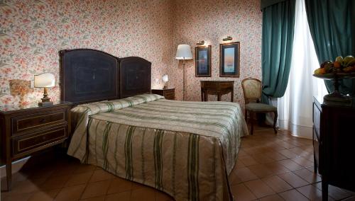 Gallery image of Chiaja Hotel de Charme in Naples