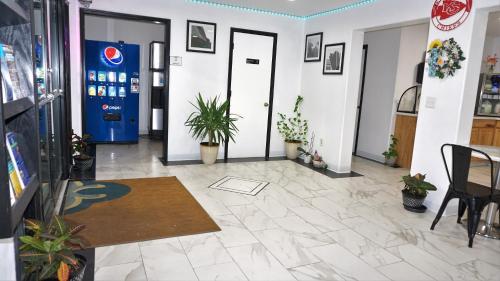 Μια τηλεόραση ή/και κέντρο ψυχαγωγίας στο Lakes Inn