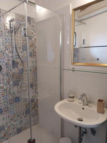 a bathroom with a sink and a shower at Agriturismo La Ca'Solare in Palaia