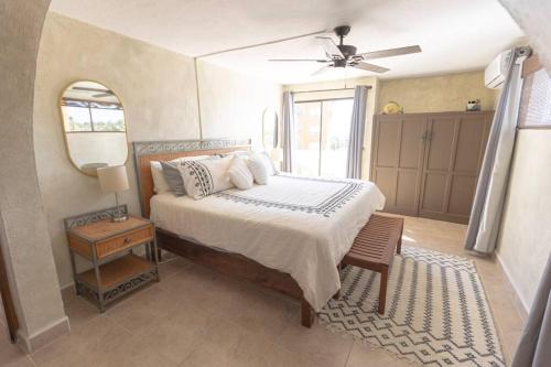 Ένα ή περισσότερα κρεβάτια σε δωμάτιο στο 3 Bed 4 bath Ocean View with Heated Pool.