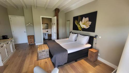 1 dormitorio con 1 cama en una habitación en The Barnyard, en Balinge