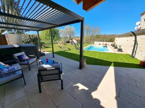 Rudelle maison Jacuzzi et piscine privé