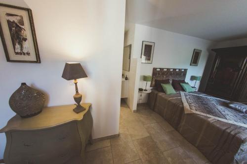 Gallery image of LES CENT CIELS in Salavas
