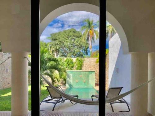 Výhľad na bazén v ubytovaní Casa Valentina: lovely house in downtown Merida alebo v jeho blízkosti