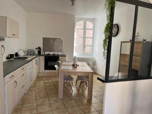 Η κουζίνα ή μικρή κουζίνα στο Triplex en Cévennes