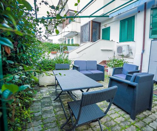 Gardenbeach residence