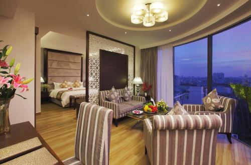 Khu vực ghế ngồi tại Athena Hotel