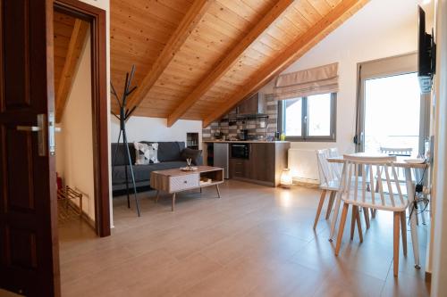 A kitchen or kitchenette at Villa Athina