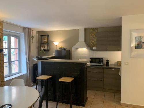 Kuchyňa alebo kuchynka v ubytovaní Appartement chic & cosy, cœur de ville Perpignan