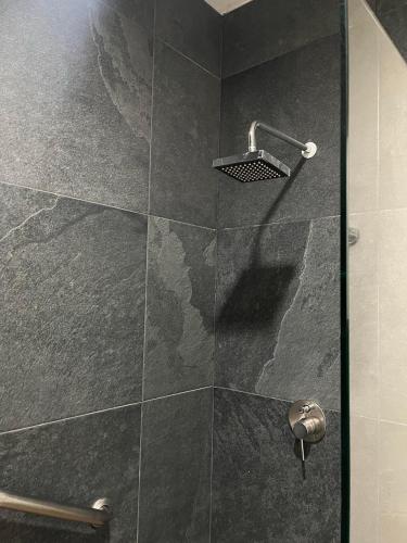 Koupelna v ubytování Zújmú Business Boutique Hotel