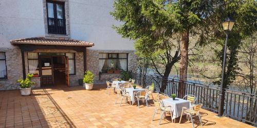 a patio with tables and chairs in front of a building at Hotel Capitán in La Vega