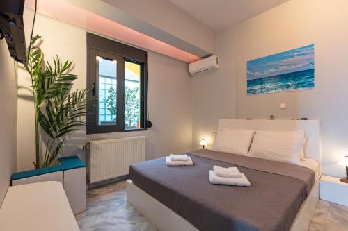 Postel nebo postele na pokoji v ubytování Rithian Blue Coast 2 bedroom seaview apartment