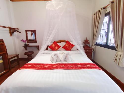 Кровать или кровати в номере Apilapa Hotel