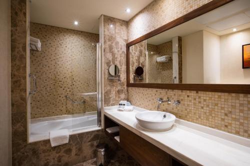  Elite Byblos Hotel -  Room  picture :   Minibar    Shower    Bath                           