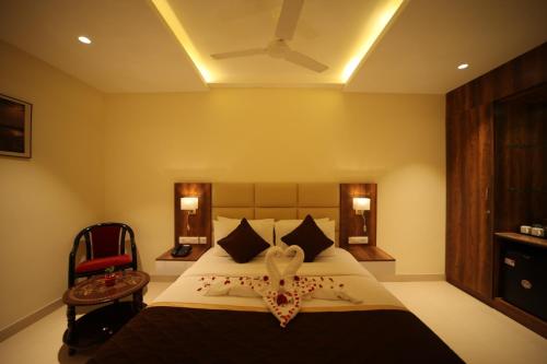 a bedroom with a large bed in a room at Chandra Residency in Dharmapuri