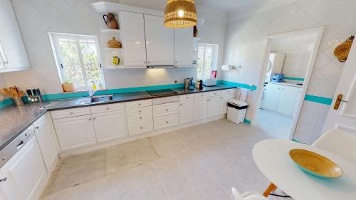 Villa Sunset,sleeps 9,heatable pool,walk to marina photo 3