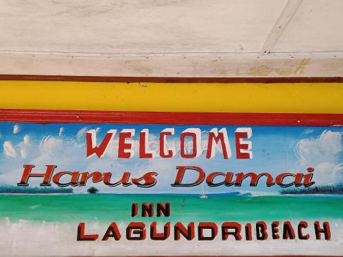 Harus Damai Innに飾ってある許可証、賞状、看板またはその他の書類