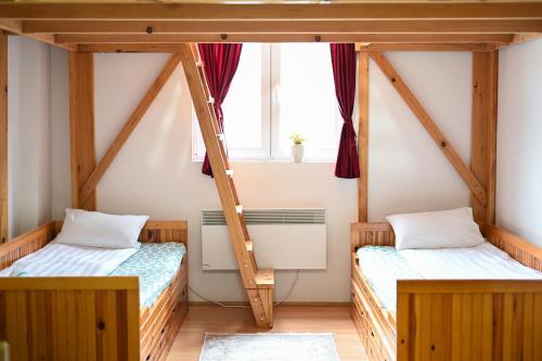 two beds in a room with a window at Tri bagrema KM in Mokra Gora