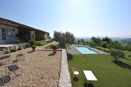 Фотография из галереи In Gordes, facing the entire Luberon Park a beautiful 5 bedrooms house в Горде