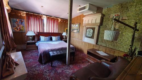 Ένα ή περισσότερα κρεβάτια σε δωμάτιο στο Boutique Hotel Boris Palace & Restaurant
