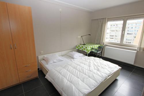 Tempat tidur dalam kamar di Grand Large 0602 Nieuwpoort