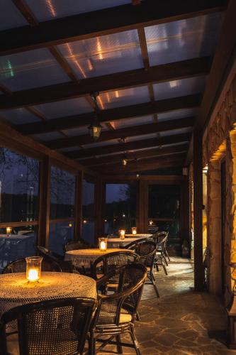 an outdoor patio with tables and chairs and lights at Dwór w Zabużu in Zabuże