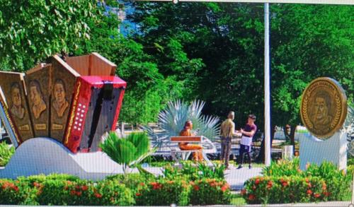 a group of people walking around a park at BOUTIQUE Hotel Balop in Valledupar