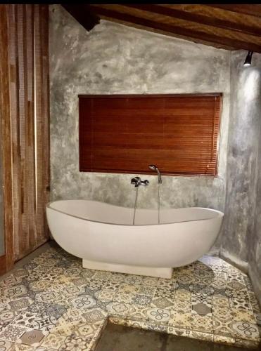 Un baño de Kailash Bali