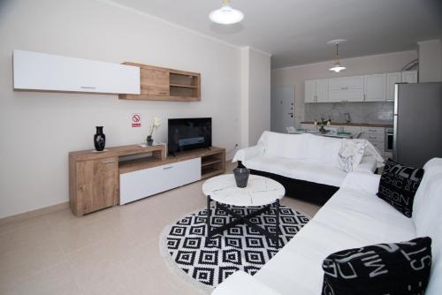 Fotografie z fotogalerie ubytování Vlora AR - Modern Condo perfectly located v destinaci Vlorë
