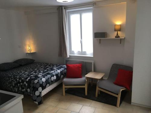 Posteľ alebo postele v izbe v ubytovaní Studio QUARTIER VAUCELLES