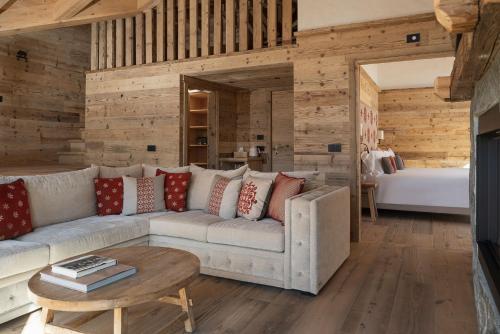 a living room with a couch and a table at Hotel Baita Dei Pini in Bormio