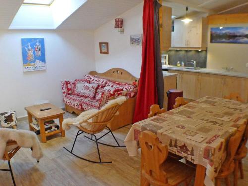 Appartement lumineux au dernier étage, 3 pièces, centre de Samoëns, proche commerces et navette ski - FR-1-629-23