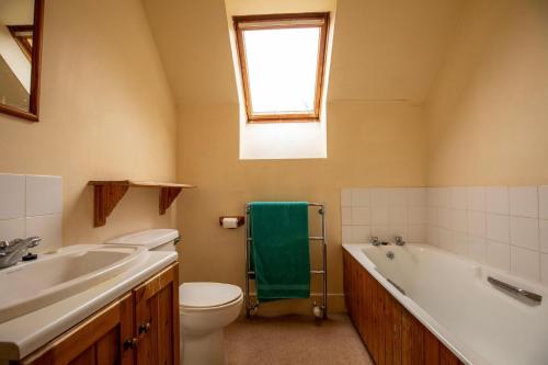 a bathroom with a sink and a tub and a toilet at Traditional Homely 2BD Cottage in Kemnay in Kemnay