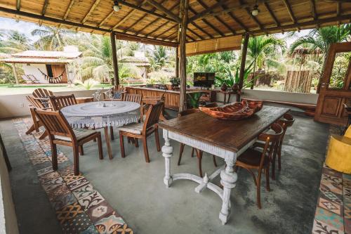 a dining room with a table and chairs at Ocacocar - Milagres in São Miguel dos Milagres