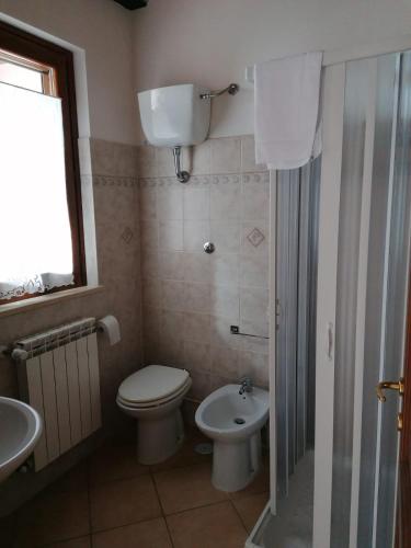 a small bathroom with a toilet and a sink at Il Casale di Luna in Saturnia