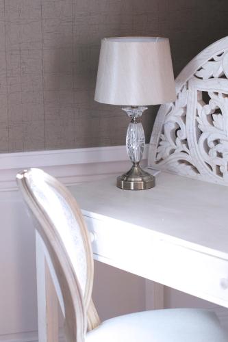 a white table with a lamp and a chair at Château de Crespy & Suites in Crespy-le-Neuf