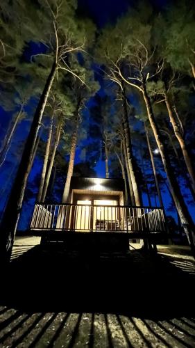 Bygningen som campingplassen ligger i