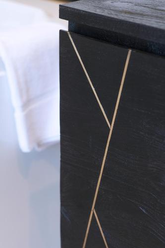 a black box with a gold stripe on it at Château de Crespy & Suites in Crespy-le-Neuf