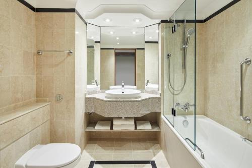 Koupelna v ubytování Leeds Marriott Hotel