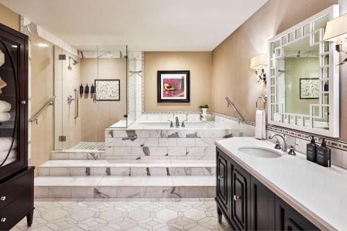a bathroom with a tub and a sink at Sheraton New Orleans Hotel in New Orleans