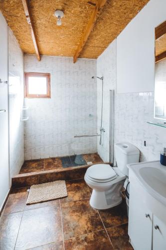 Ένα μπάνιο στο Peumayen Atacama cabaña&Hostal