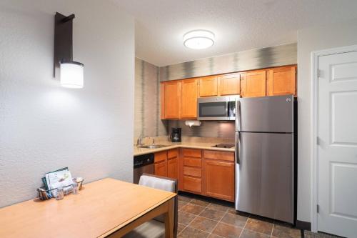 Η κουζίνα ή μικρή κουζίνα στο Residence Inn Southington
