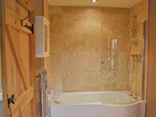 A bathroom at Featherstone Cottage